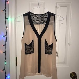 Sleeveless dress shirt